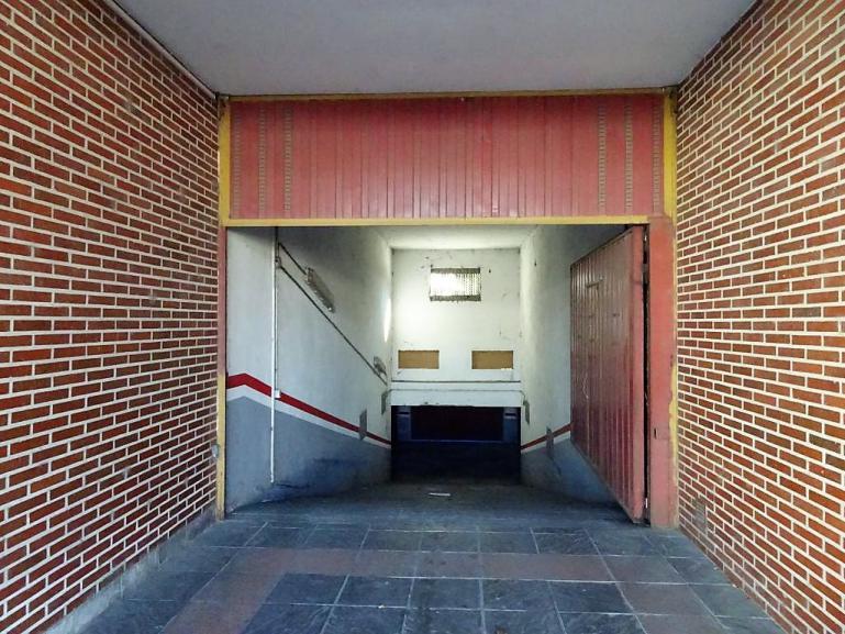 Venta cochera cerrada calle Valladolid – Fincasol | Inmobiliaria Medina