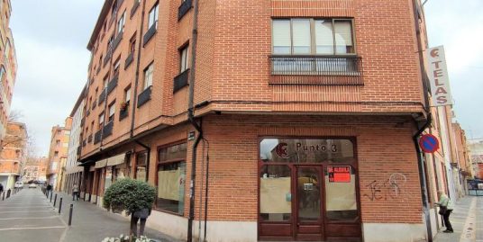 Local en calle Ramón y Cajal (Plaza del Pan)