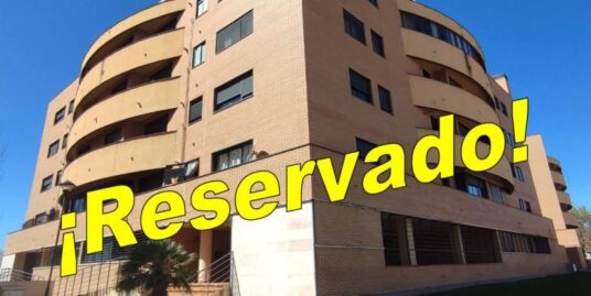 Piso seminuevo con garaje en Barrio de las Cañas