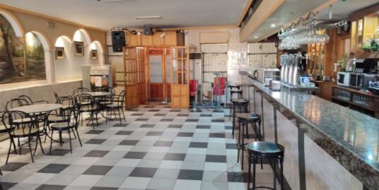 BAR EN PLENO FUNCIONAMIENTO CON VIVIENDA INCLUIDA