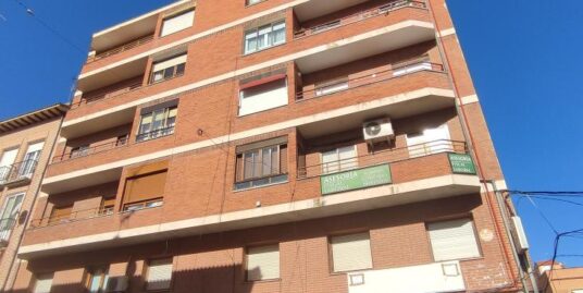 Piso céntrico para reformar en calle Maldonado