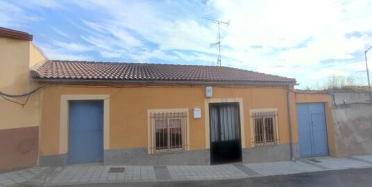 Casa rural con patio en Carpio (Valladolid)