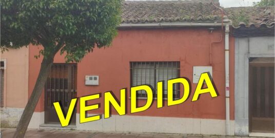 Casa de planta baja con patio en la Avda. Constitución